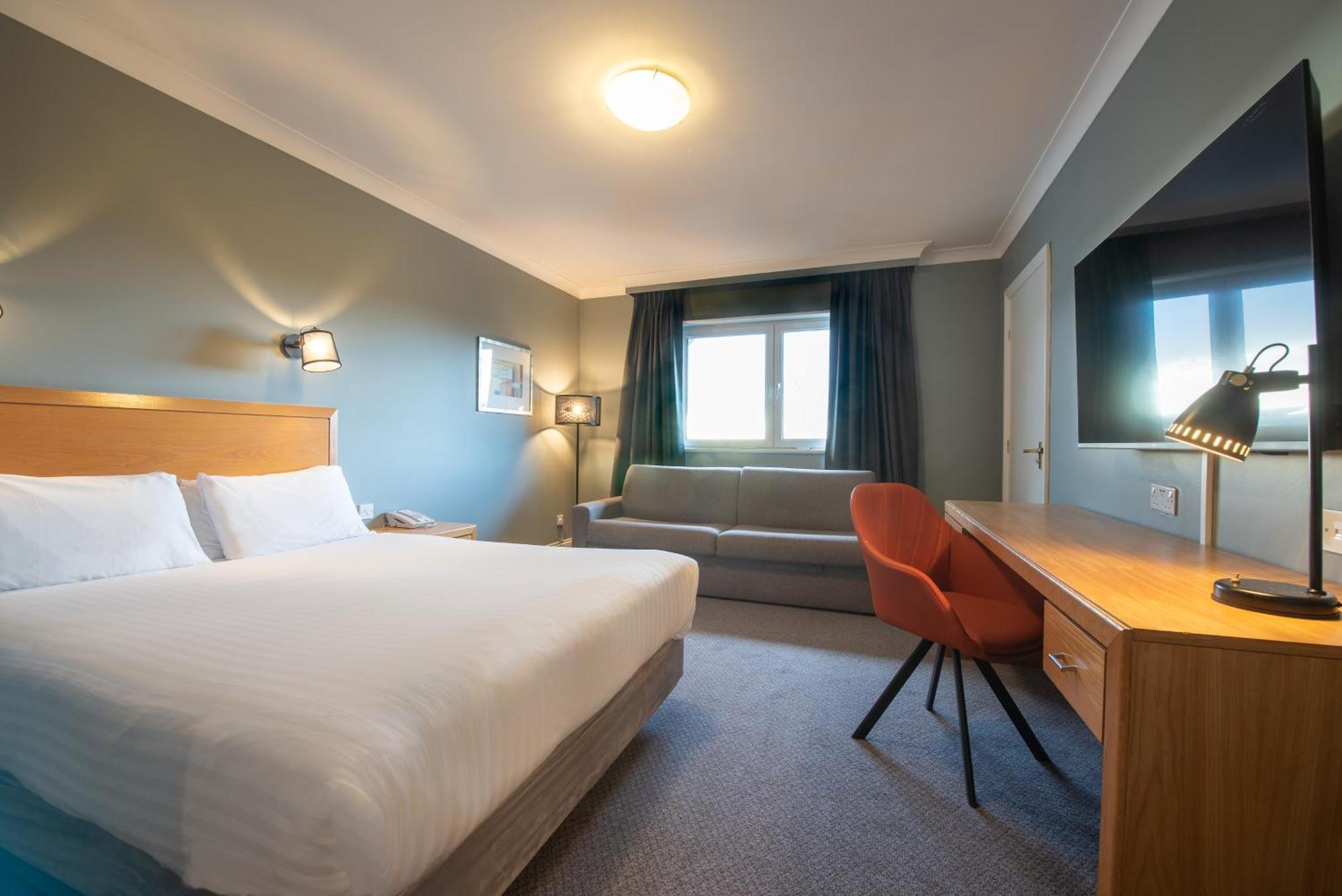 Chambre Double Standard avec Lit Double et 2 Canapés-Lits Simples